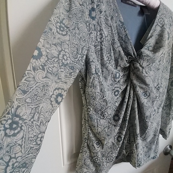 Liz Claiborne 3/4 sleeve print top - Picture 3 of 7